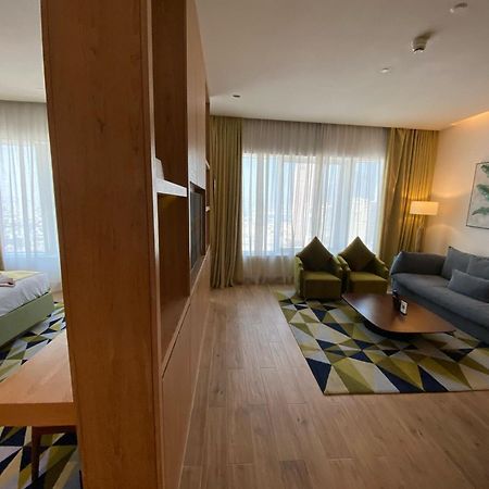 The Bentley Luxury Hotel & Suites Доха Экстерьер фото A suite at the hotel