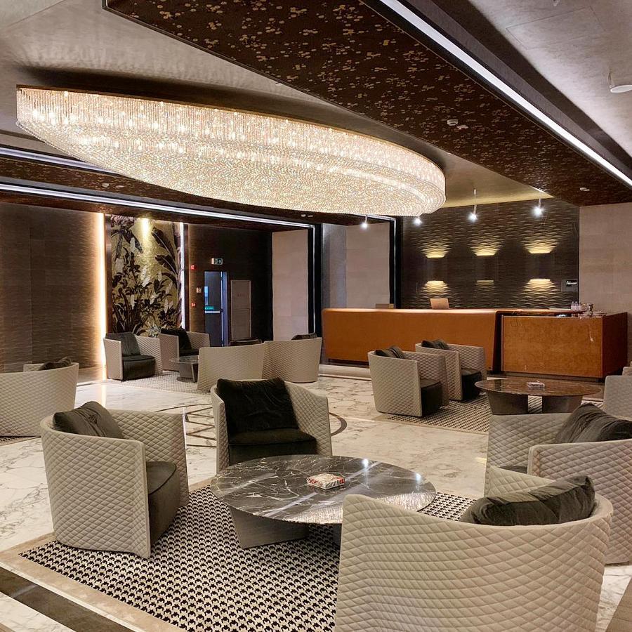 The Bentley Luxury Hotel & Suites Доха Экстерьер фото The lounge at the airport