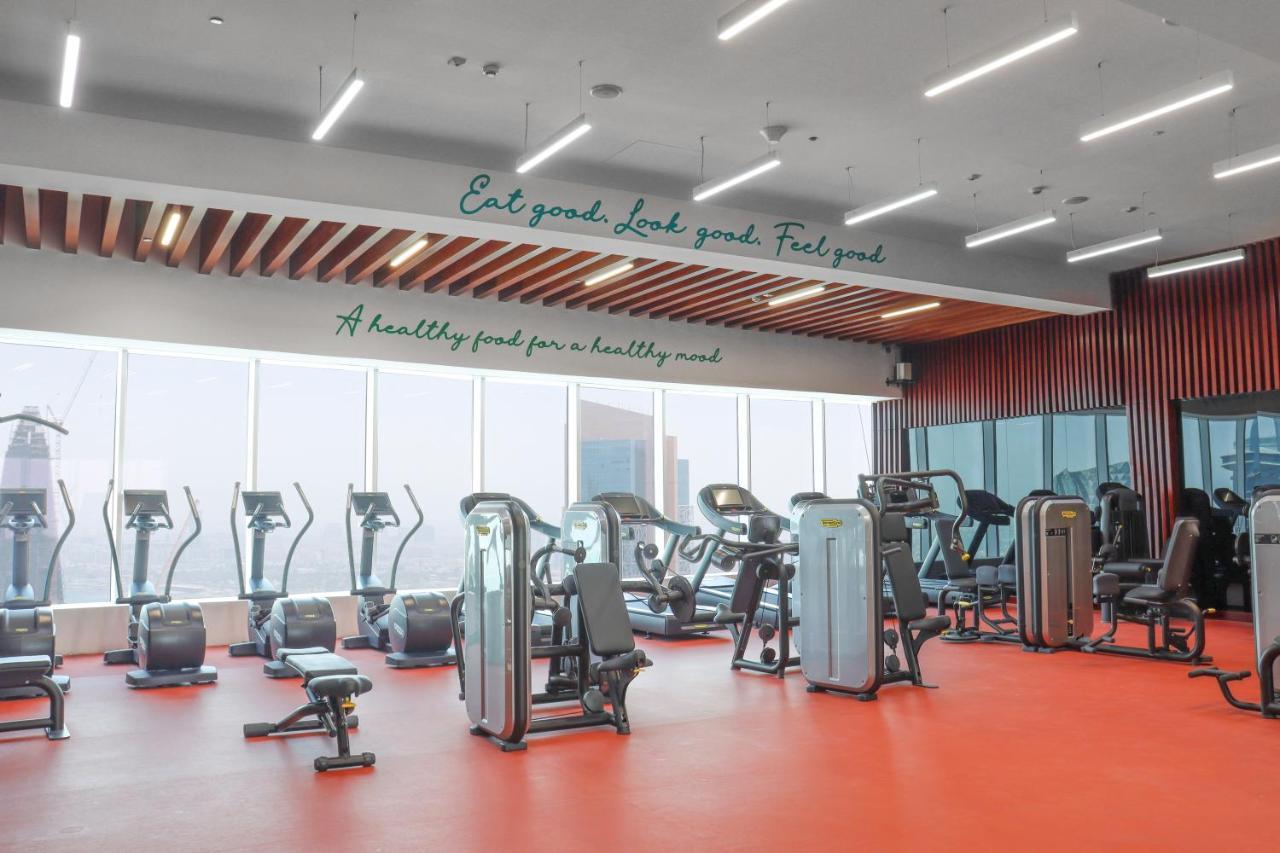 The Bentley Luxury Hotel & Suites Доха Экстерьер фото The gym at the 10th floor