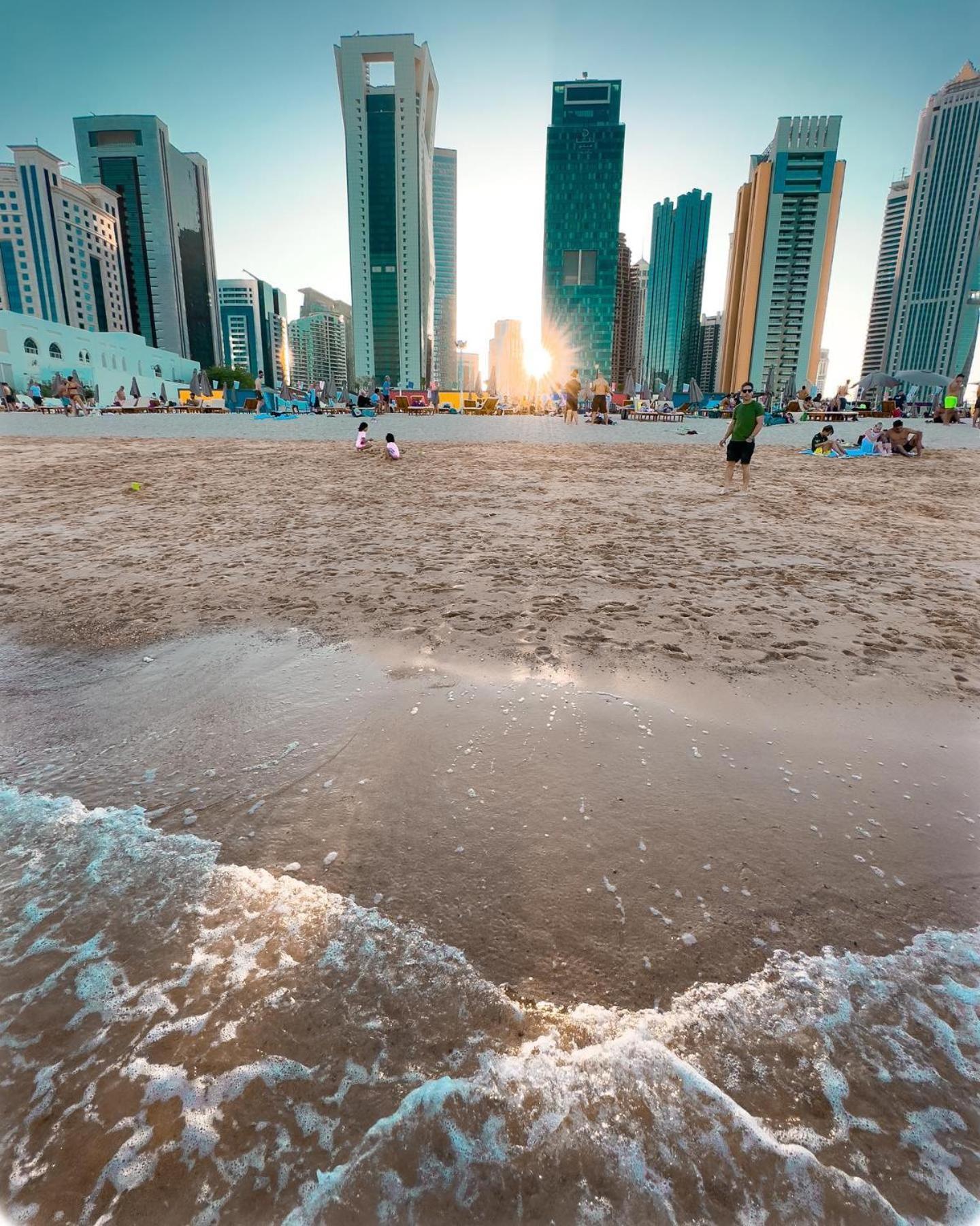 The Bentley Luxury Hotel & Suites Доха Экстерьер фото Sunset at Al Qudra Beach