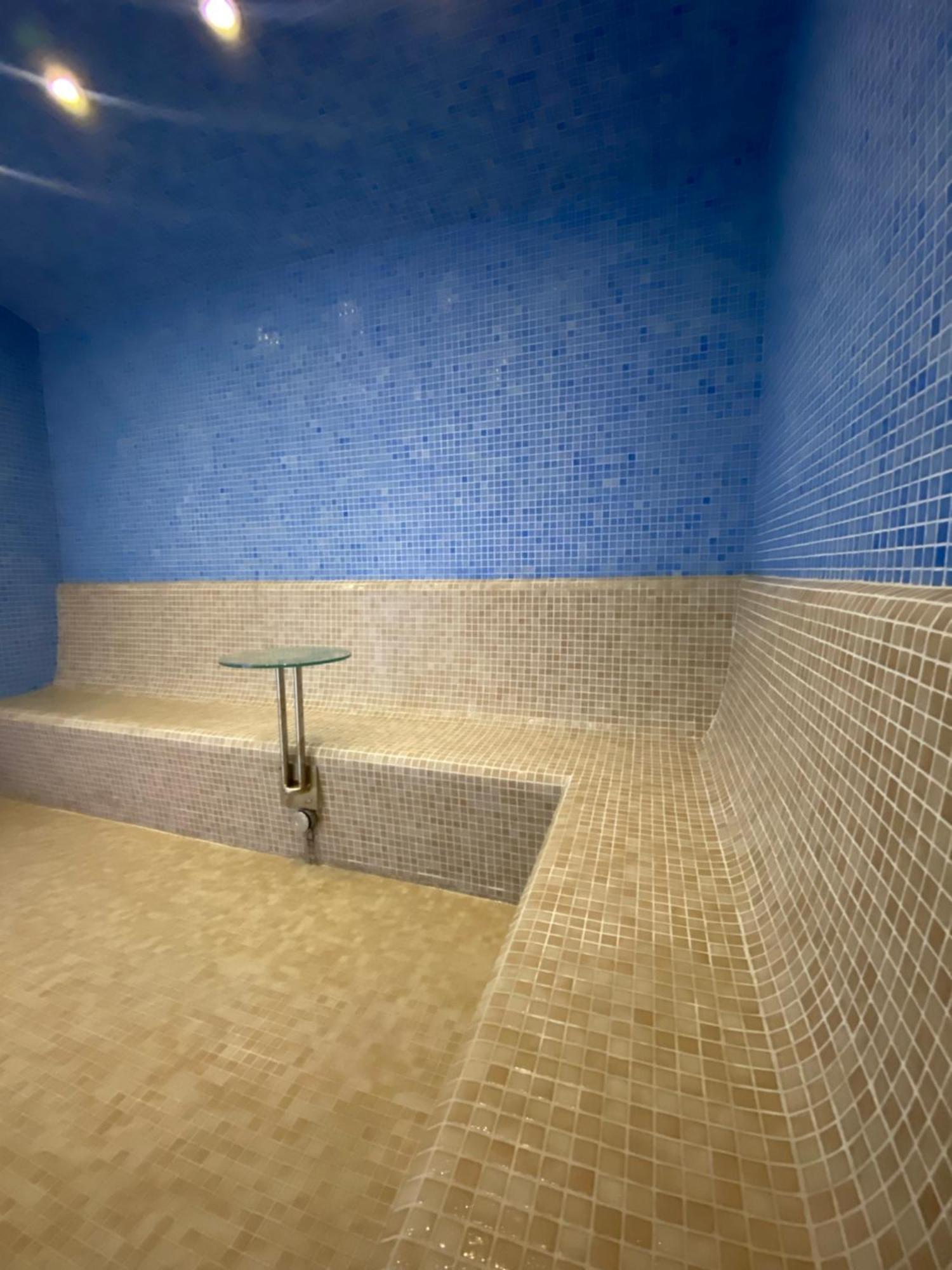 The Bentley Luxury Hotel & Suites Доха Экстерьер фото A Turkish bath